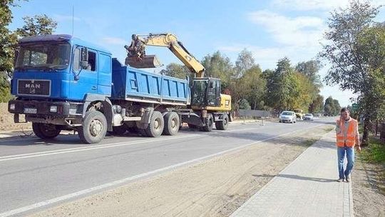 Koniec chodzenia po jezdni przy drodze Łucka - Rokitno