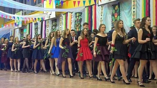 Koniec gimnazjów i ogromne zamieszanie. "Cieszę, że moje dziecko nie jest o rok młodsze"