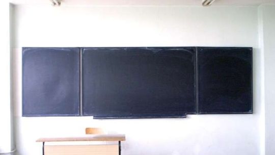 Koniec godzin karcianych? Skończą się bezpłatne zajęcia dodatkowe w szkołach