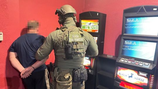 Koniec gry. Nalot na 35 nielegalnych salonów gier 