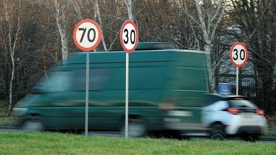 Koniec jazdy 70 km/h na al. Tysiąclecia. Miasto stawia na pieszych