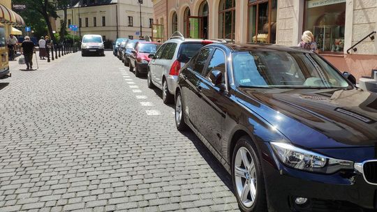 Koniec parkowania na uliczce w centrum Lublina. Ma być strefą dla pieszych