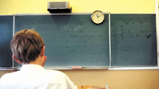 Koniec śmieciówek w szkołach? Od 1 września zatrudnienie tylko na umowę o pracę