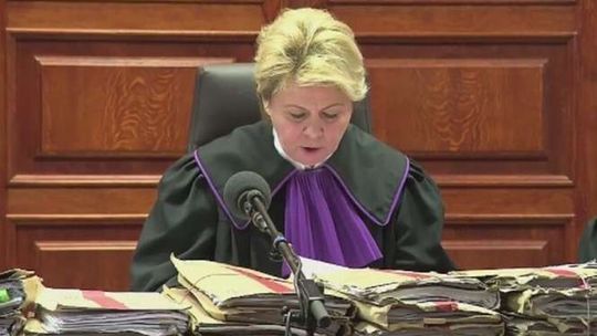 Koniec sprawy ułaskawionych funkcjonariuszy CBA. Sąd wyrok uchylił, a postępowanie umorzył