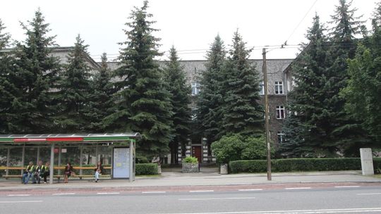 Koniec winobluszczu na elewacji I LO im. Staszica w Lublinie