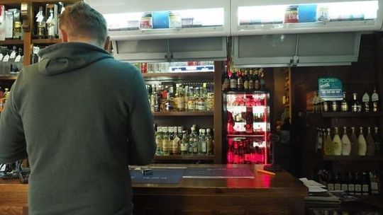 Koniec z zakupami alkoholu po godz. 22? Nowe prawo pozwoli wprowadzać zakazy