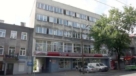 Koniec ze szpecącymi szyldami? Centrum Kultury wykona ładniejsze za darmo