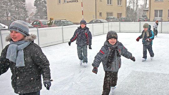 Konopnica: Mają sztuczne lodowisko, za darmo