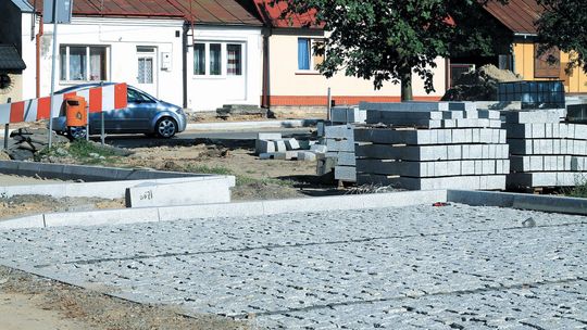 Końskowola: Radni oburzeni, fuszerka wokół rynku nie przejdzie