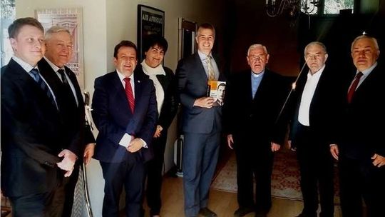 Konsul generalny USA w Krakowie uroczyście podjął najbliższych Jana Karskiego 