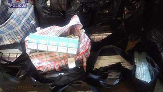 Kontrabanda w aucie Armeńczyka: 1,3 tys. paczek papierosów i alkohol