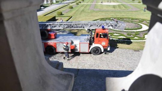 Kontrolowany pożar w Muzeum Zamoyskich w Kozłówce
