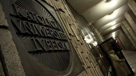 Kontrowersje na KUL. Kurator w katedrze europosła Mirosława Piotrowskiego