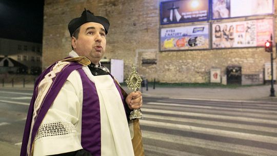 Kontrowersyjny proboszcz odchodzi z lubelskiej parafii. "To tak za karę za księdza odwagę?"