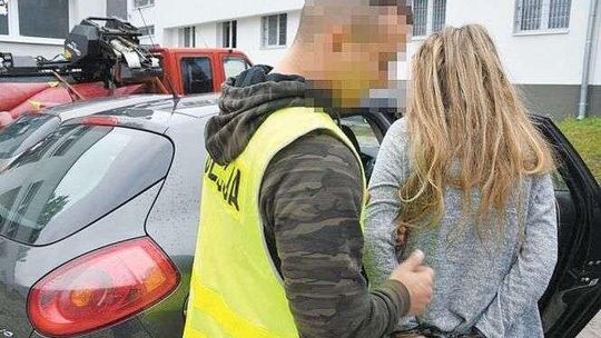 Kopali policjanta w twarz, omal nie stracił wzroku. Dwie osoby zatrzymane