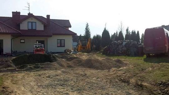 Koparka przerwała rurę z gazem ziemnym