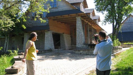 Kora sprzedaje dom na Roztoczu. Dogadała się z sąsiadem