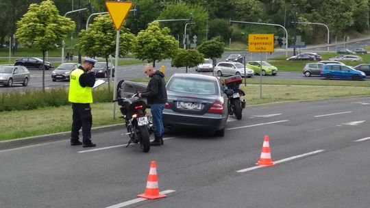 Korki w centrum Lublina. Zderzenie motocykla i samochodu [zdjęcia]