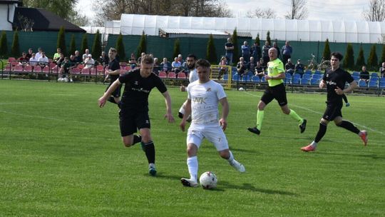 Korona Łaszczów zdobyła teren Gromu Różaniec.  Wyniki zamojskiej klasy okręgowej