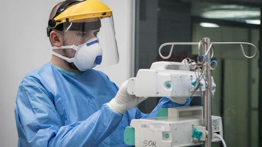 Koronawirus 13 stycznia. Niemal 17 tys. nowych zakażeń. Zmarło 481 chorych