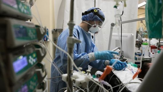 Koronawirus, 15 grudnia. Rekordowa liczba zgonów w czwartej fali pandemii