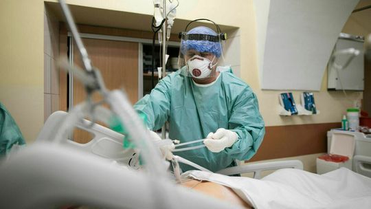 Koronawirus 18 lutego. Niemal 24 tys. zakażeń w Polsce. Zmarło 304 chorych