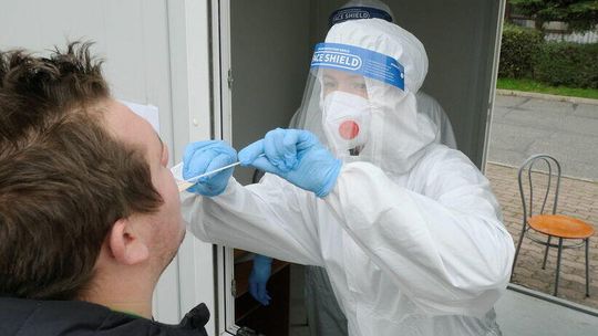 Koronawirus. 22 marca 2022. Dużo więcej wyzdrowień niż zachorowań