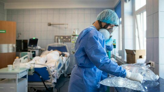 Koronawirus 25 listopada. Znowu niemal 30 tys. zakażeń w Polsce. Zmarło prawie 500 osób