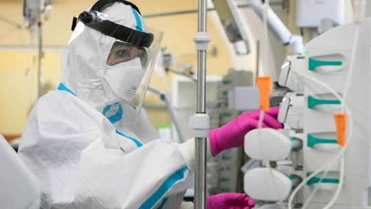 Koronawirus 27 października. Tak źle nie było od kwietnia. Woj. lubelskie w czołówce zakażeń i zgonów