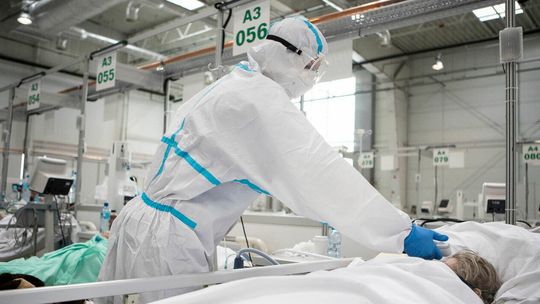 Koronawirus 28 grudnia. Niemal 10 tys. nowych zakażeń w kraju. Zmarło 549 chorych