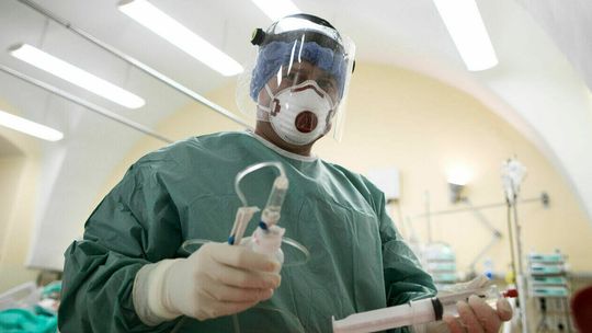 Koronawirus 30 grudnia. Ponad 14 tys. nowych zakażeń. Zmarło ponad 700 chorych