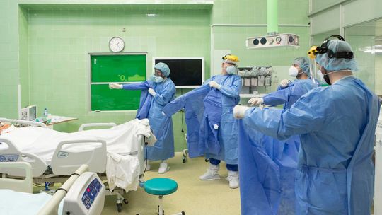 Koronawirus. Dane z 9 lutego. Zmarło 227 osób