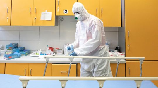 Koronawirus: Dwie osoby zmarły w szpitalu w Puławach, jedna w Chełmie