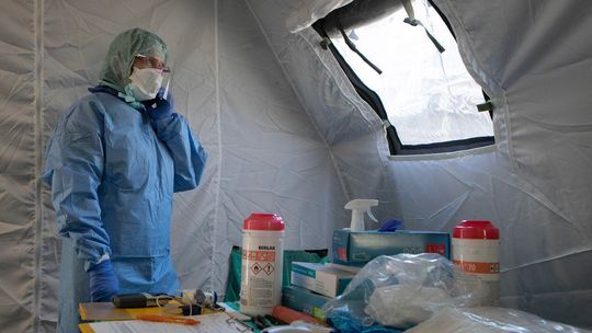 Koronawirus: Już ponad 800 zakażonych osób w całej Polsce. Nowe przypadki w siedmiu województwach