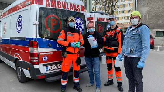 Koronawirus: Kabaret Smile zbiera na środki ochronne dla medyków, KUL na karetkę dla szpitala