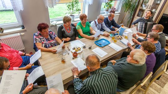 Koronawirus. Kluby seniora i domy samopocy zostają zamknięte