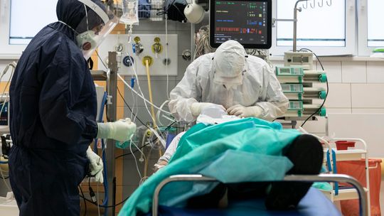 Koronawirus. Kolejny dzień, kolejny rekord zakażeń. Zmarło aż 168 osób