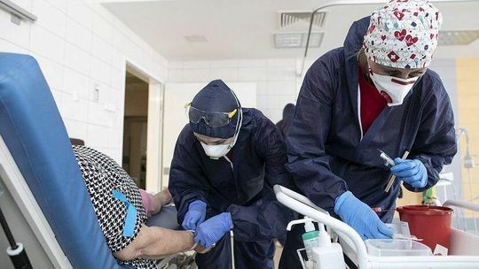 Koronawirus. Najnowsze dane, a rzecznik rządu ostrzega przed obostrzeniami