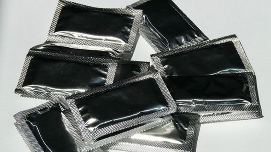 Koronawirus. Nieoczekiwany efekt Covid-19. Spadła sprzedaż prezerwatyw