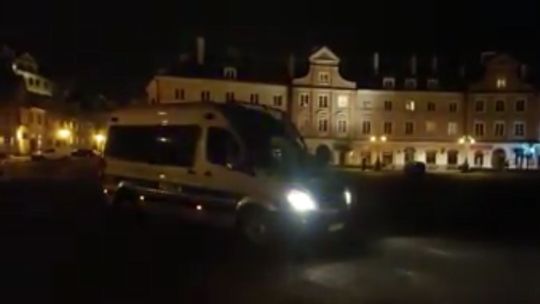 Koronawirus: Policjanci jeżdżą po Lublinie i apelują przez megafon o pozostanie w domach [wideo]