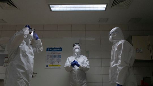 Koronawirus. Ponad 13 tysięcy nowych przypadków i nadal dużo ofiar