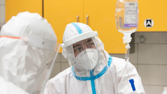 Koronawirus. Ponad 7 tysięcy zachorowań i ponad 300 zmarłych osób