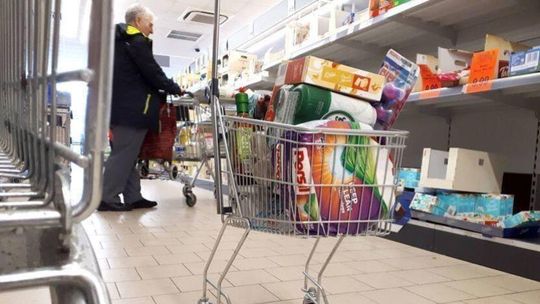 Koronawirus: Pracownicy MOPR i służby miejskie zrobią zakupy niesamodzielnym osobom objętym kwarantanną