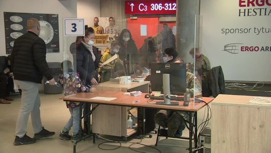 Koronawirus szaleje, w punktach szczepień znów więcej chętnych