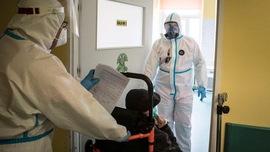 Koronawirus w Polsce, 14 kwietnia. Zmarło aż ponad 800 osób