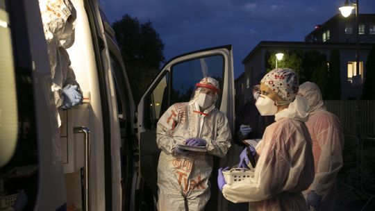 Koronawirus w Polsce: 7705 nowych przypadków zakażenia, zmarły 132 osoby