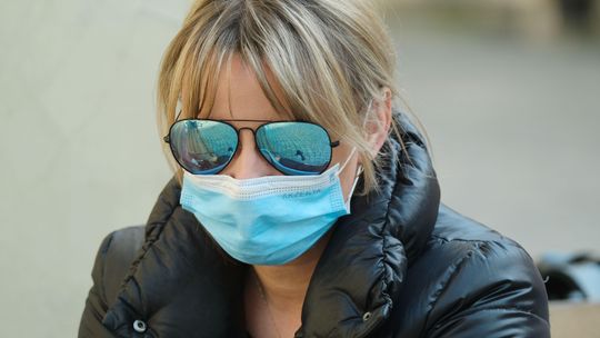 Koronawirus w Polsce: Będzie obowiązek zakrywania ust i nosa. "To nie musi być maseczka"