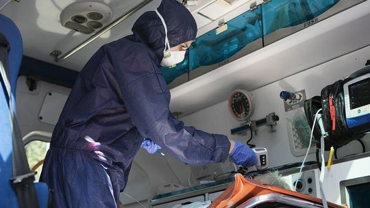 Koronawirus w Polsce. Ponad 10 tysięcy nowych zakażeń. Zmarło 438 osób