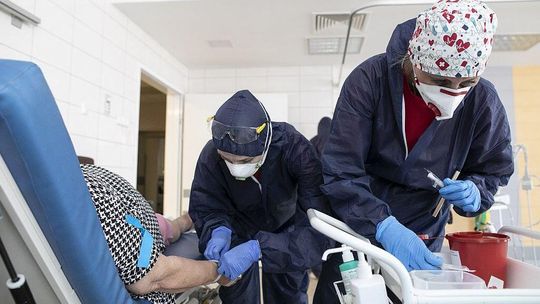 Koronawirus w Polsce. Ponad 6 tysięcy nowych zakażeń. Zmarło 247 osób