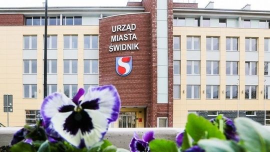 Koronawirus w Świdniku. Osoba zakażona była w Urzędzie Miasta